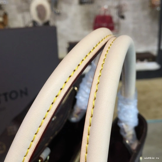 WIS MONTAIGNE VUITTON MM LOUIS 0810